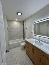 34 Devon Ln in Avondale Estates, GA - Foto de edificio - Building Photo