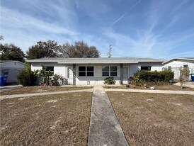 2268 Palmwood Dr in Dunedin, FL - Building Photo