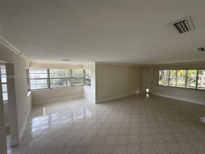 1540 NE 191st St in Miami, FL - Building Photo - Building Photo
