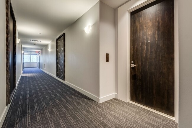 4471 Dean Martin Dr in Las Vegas, NV - Building Photo - Building Photo