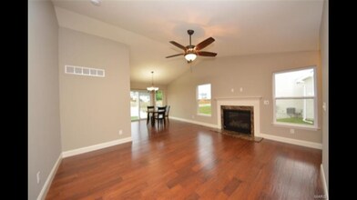 205 Stone Run Blvd in Wentzville, MO - Foto de edificio - Building Photo