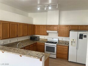 122 Cam Francisco in Henderson, NV - Building Photo - Building Photo