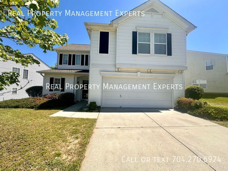 10834 Glenluce Ave in Charlotte, NC - Foto de edificio