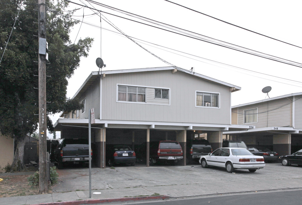 524-556 Oakside Ave in Redwood City, CA - Building Photo