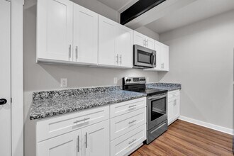 86 S Forest Ave, Unit B in Hartwell, GA - Building Photo - Building Photo