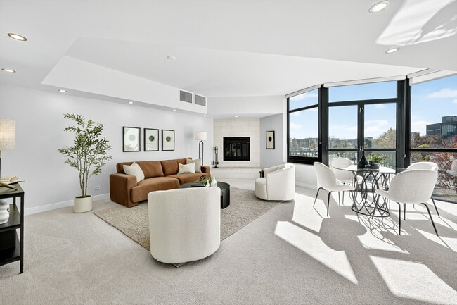 1350 Lawrence St, Unit 2H in Denver, CO - Foto de edificio - Building Photo