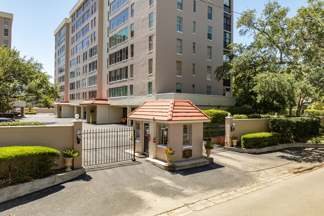 Howell Park Condominiums in Tampa, FL - Building Photo - Building Photo