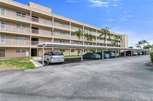 9950 62nd Ter in St. Petersburg, FL - Building Photo