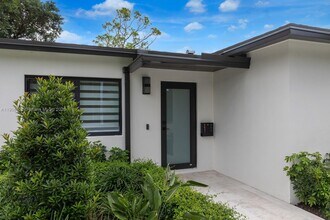 5641 SW 67th Ave in South Miami, FL - Building Photo - Building Photo