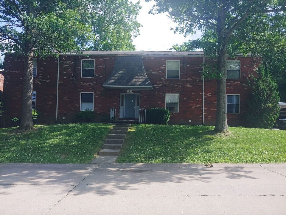 3117 Themis St in Cape Girardeau, MO - Building Photo
