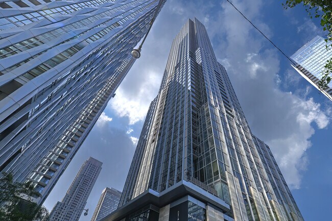 11 Yorkville Ave in Toronto, ON - Building Photo - Building Photo