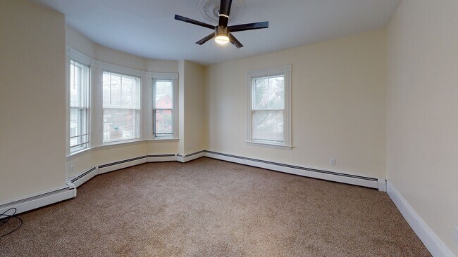 69 Holworthy St, Unit 2 in Cambridge, MA - Building Photo - Building Photo