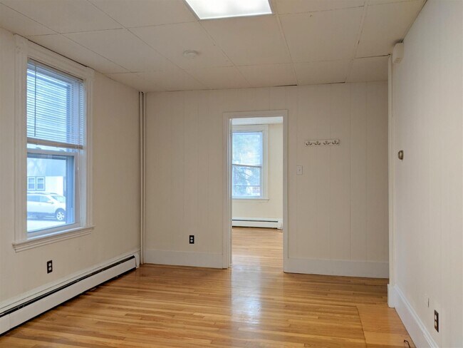 20 Mossland St, Unit 1 in Somerville, MA - Foto de edificio - Building Photo