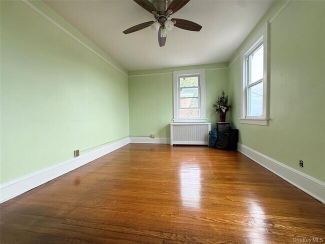 46 Dunston Ave, Unit 2nd floor in Yonkers, NY - Foto de edificio - Building Photo