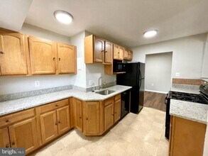 418 N Armistead St-Unit -201 in Alexandria, VA - Building Photo - Building Photo