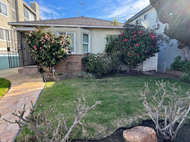 11976 Walnut Ln, Unit 11976 Walnut Ln