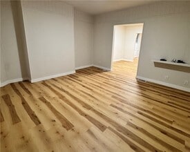 1332 Goettmann St, Unit 2 in Pittsburgh, PA - Foto de edificio - Building Photo