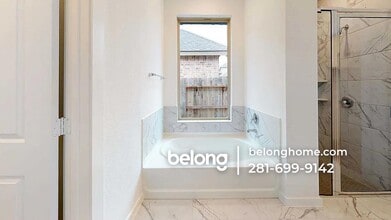 13024 Sapphire Lake Ln in La Marque, TX - Foto de edificio - Building Photo