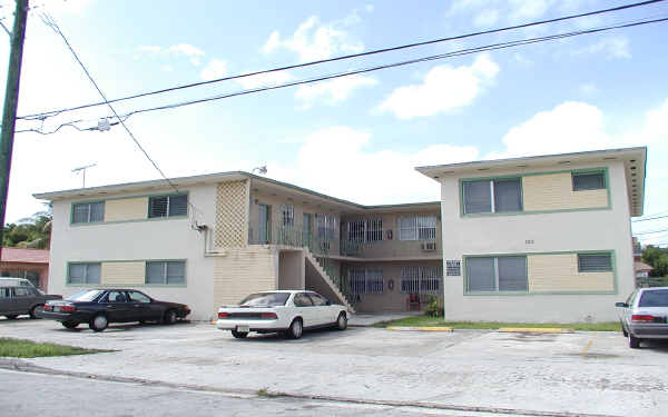 982 NW 6th St in Miami, FL - Building Photo - Building Photo