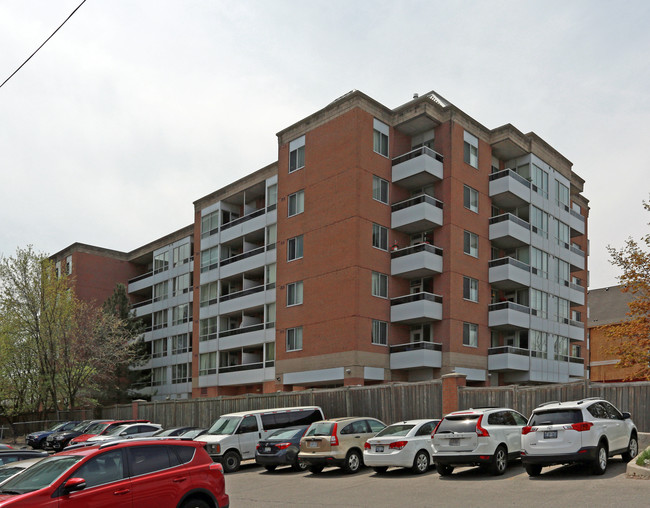 Drewry Place in Toronto, ON - Building Photo - Building Photo