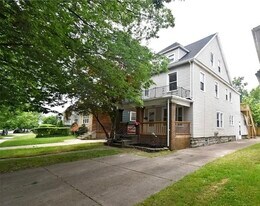 28 Red Jacket Pky, Unit Lower in Buffalo, NY - Building Photo