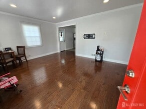 296 High St in Metuchen, NJ - Building Photo - Building Photo