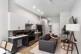 205 W 4th St in Cincinnati, OH - Foto de edificio - Building Photo