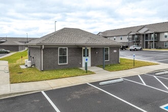 Independence Village in La Grange, KY - Foto de edificio - Building Photo
