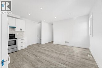 407 HALL A in Windsor, ON - Building Photo - Building Photo