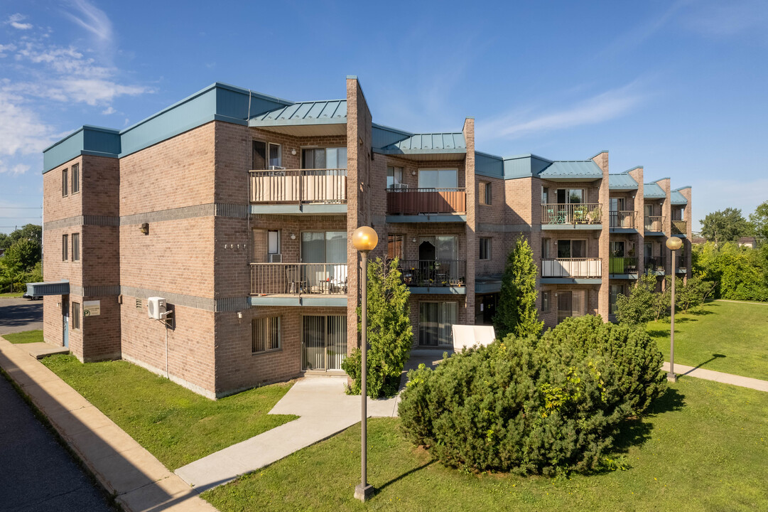 9576 Jean-Milot Rue in Montréal, QC - Building Photo