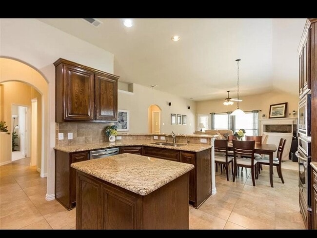 897 Witherby Ln in Lewisville, TX - Building Photo - Building Photo