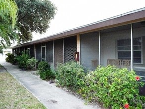 South Gate Apartments in Sarasota, FL - Foto de edificio - Building Photo