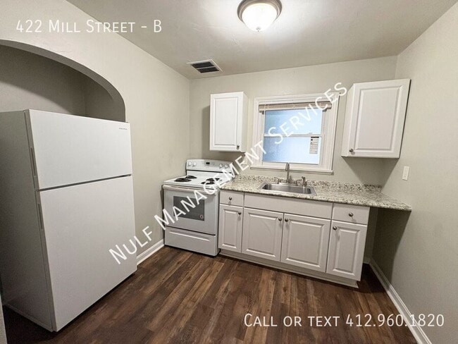 422 Mill St in Coraopolis, PA - Foto de edificio - Building Photo