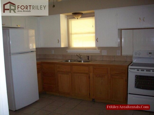 1410 W 16th St in Junction City, KS - Building Photo - Building Photo