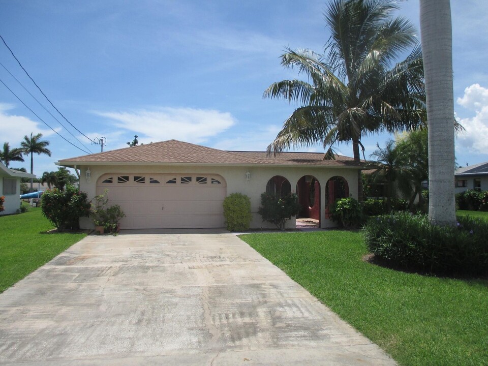 5316 SW 8th Pl in Cape Coral, FL - Foto de edificio