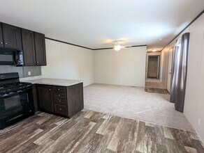 692 Oregon St in Belleville, MI - Building Photo - Building Photo