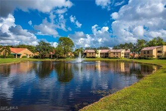 643 Beachwalk Cir in Naples, FL - Foto de edificio - Building Photo