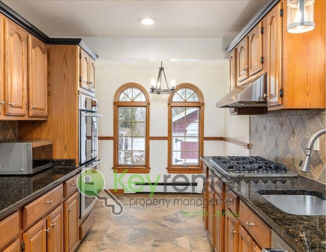 property at 23 Linden Pl