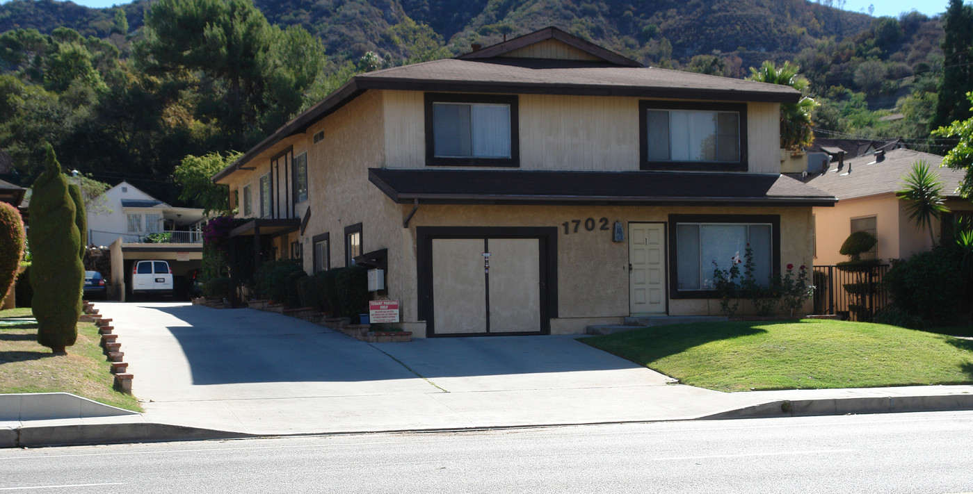 1702 Verdugo Rd in Glendale, CA - Foto de edificio