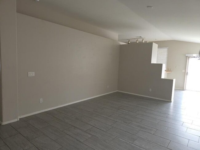 9927 W Southgate Ave in Tolleson, AZ - Building Photo - Building Photo