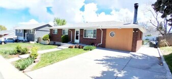 8338 Charles Way in Denver, CO - Building Photo