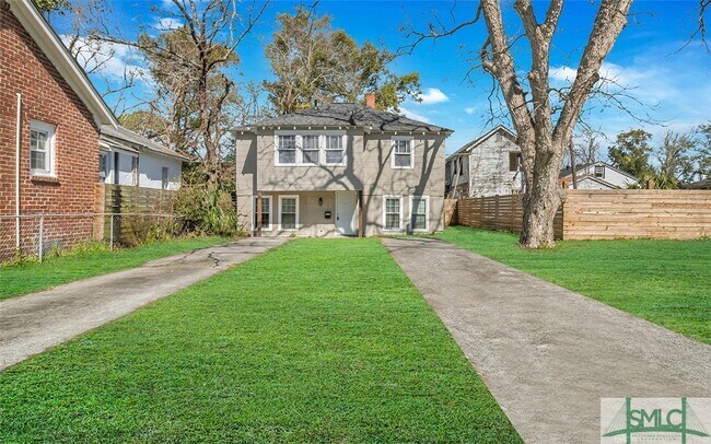 property at 916 E 35th St