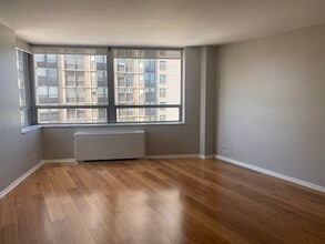 5701 N Sheridan, Unit 7N in Chicago, IL - Foto de edificio - Building Photo