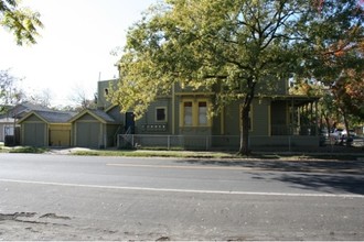 102-104 W Flora St in Stockton, CA - Building Photo - Building Photo