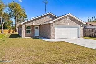 711 Kirklin Ave in Panama City, FL - Building Photo