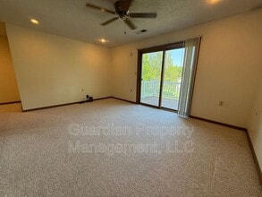 1633 N Country Club Rd in Maryville, MO - Foto de edificio - Building Photo