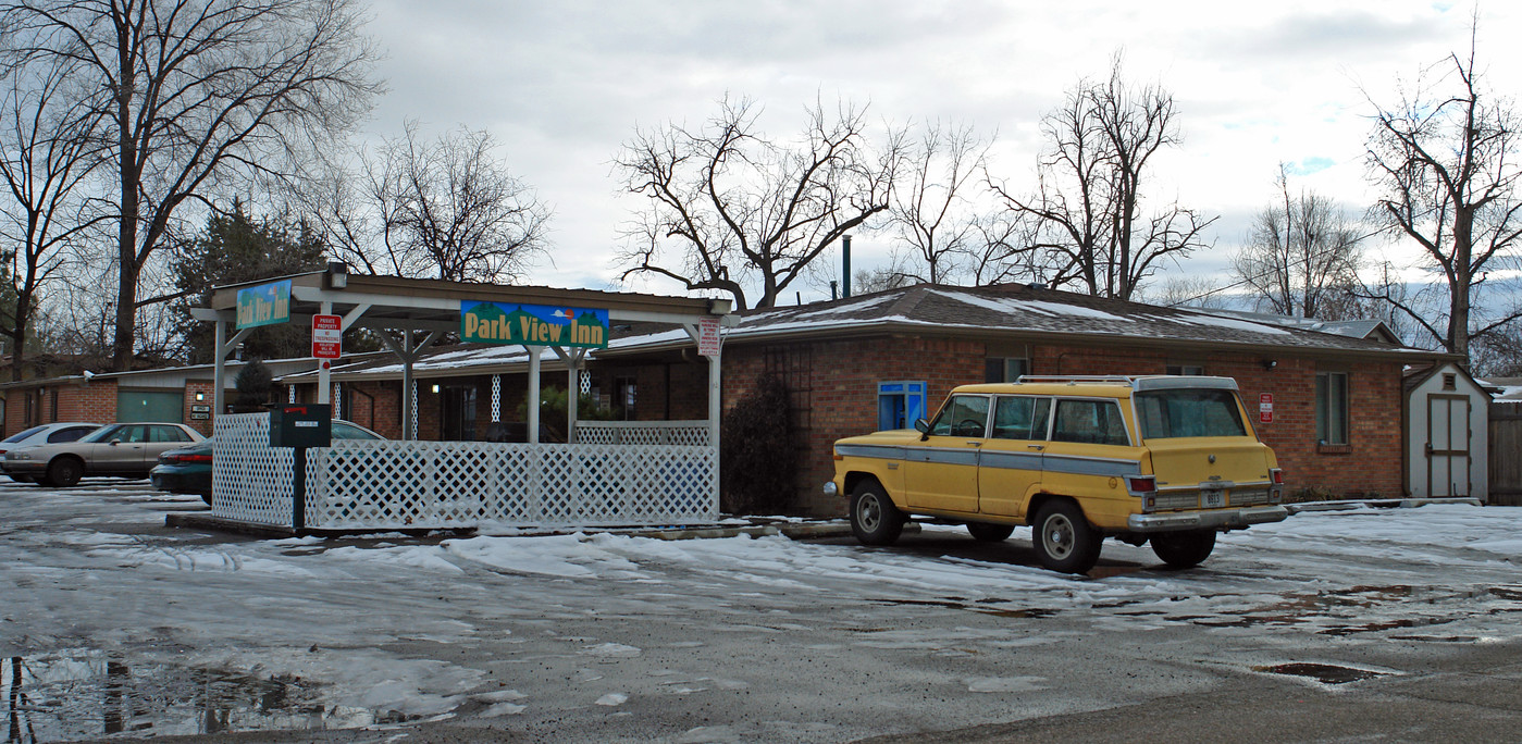 1042 N Clover Dr in Boise, ID - Building Photo