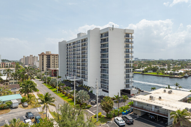 Silver Thatch Intracoastal in Pompano Beach, FL - Building Photo - Building Photo