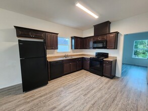 6210 Red Oak Dr in Hitchcock, TX - Building Photo - Building Photo