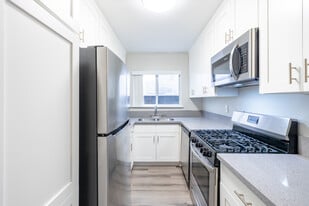 Chateau Laurel Apartments in North Hollywood, CA - Building Photo